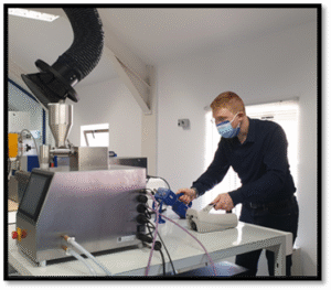 Man in mask working in laboratory.
